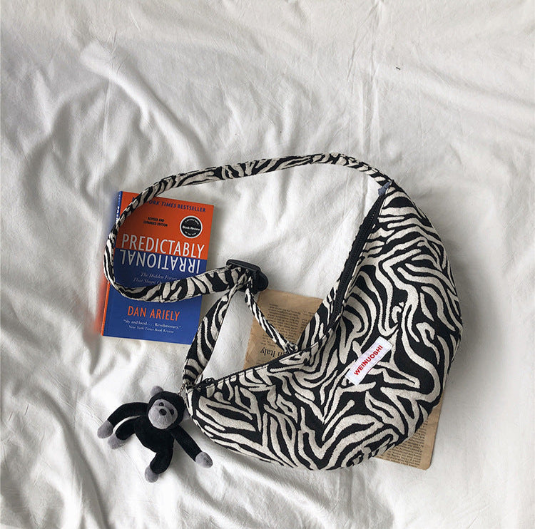 ゼブラ柄×メッセンジャーバッグ