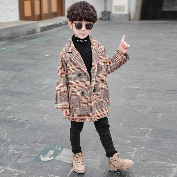 クラシカルなデザインのピーコート