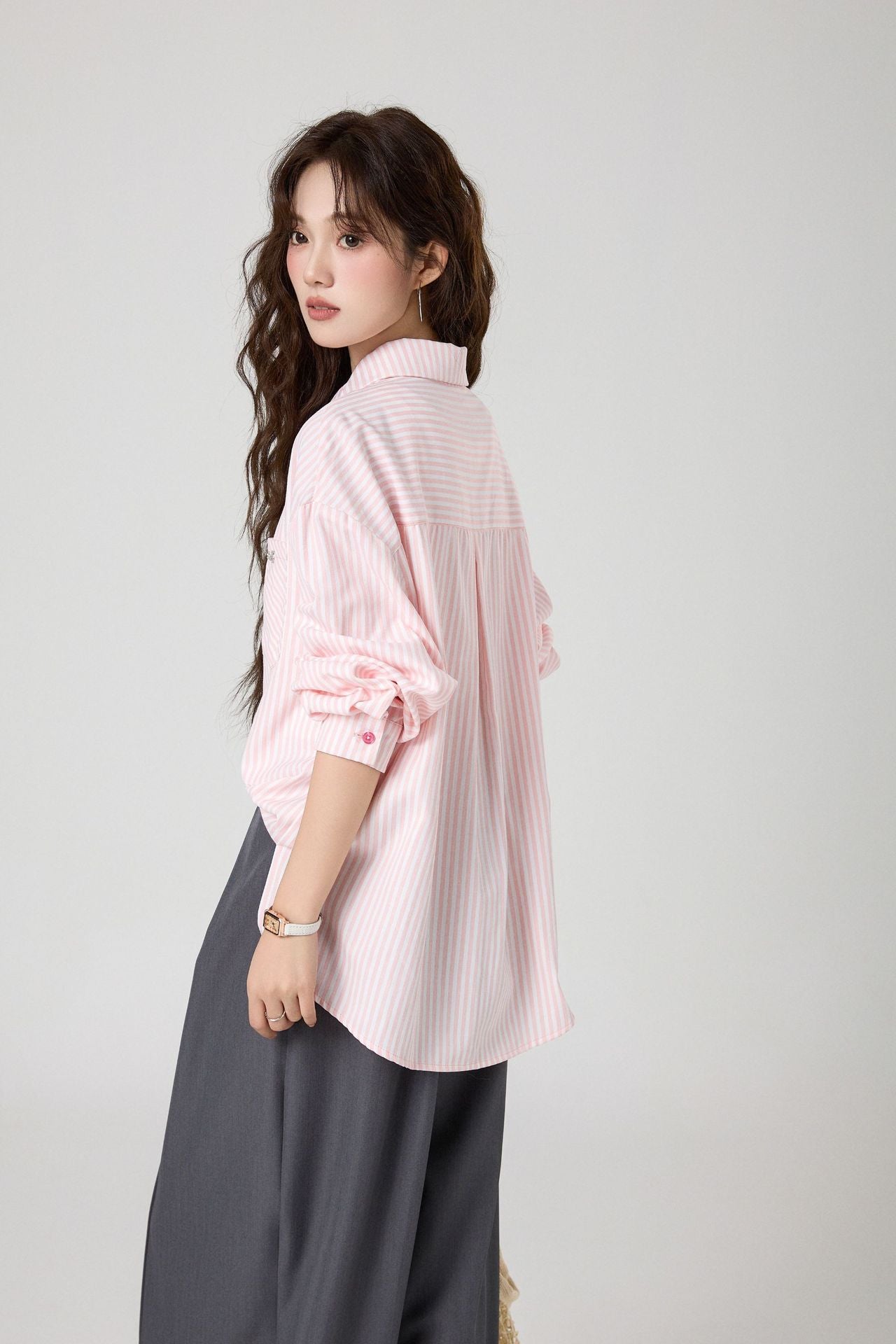 ピンクオーバーストライプシャツ