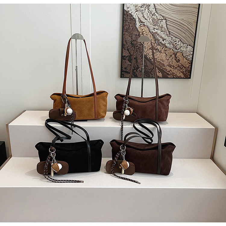 スエードタッチショルダーバッグ