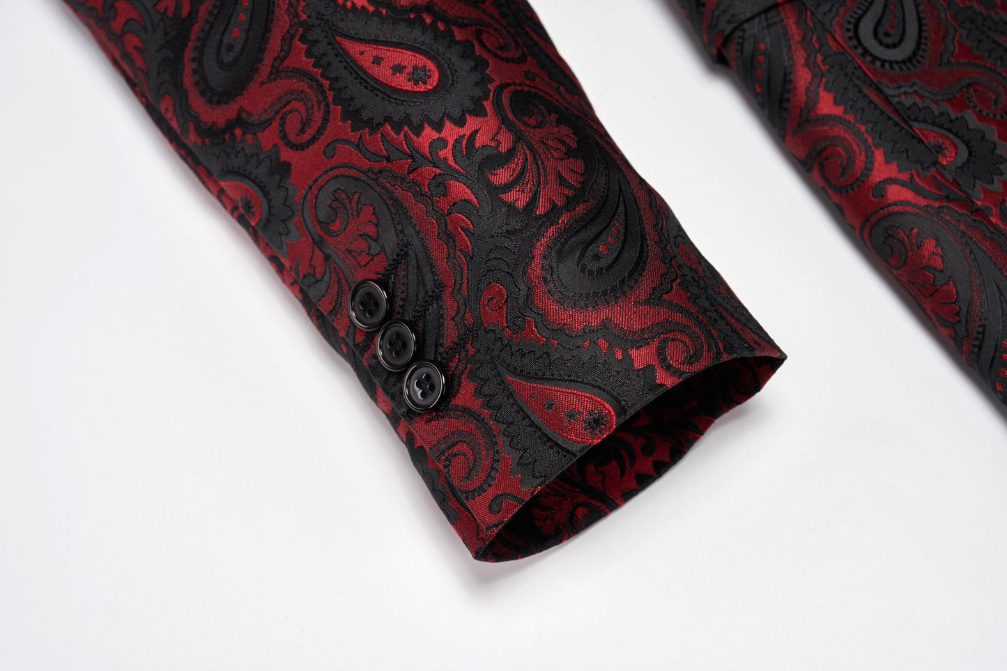 ペイズリー柄が豪華なジャケット