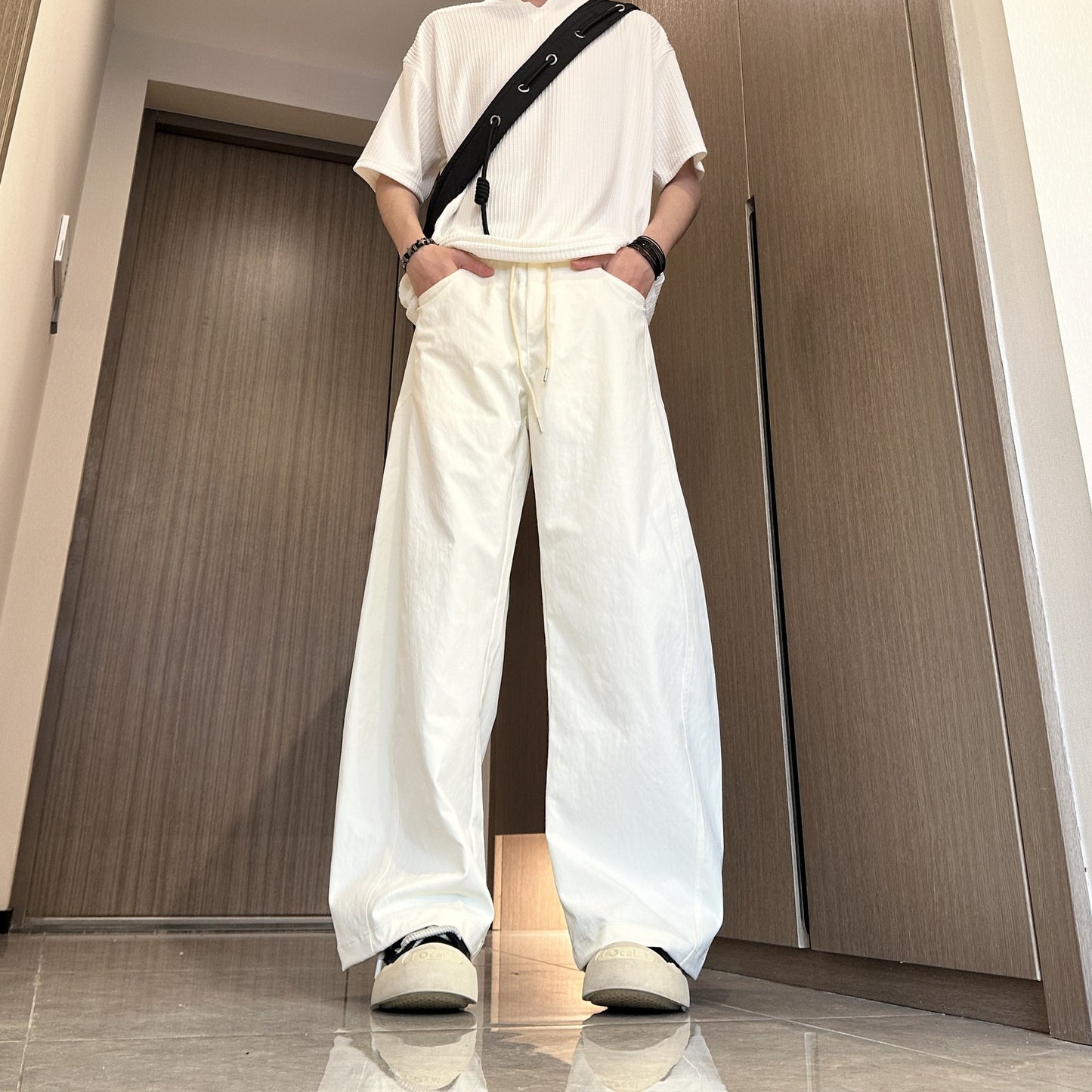 ホワイトワイドパンツ