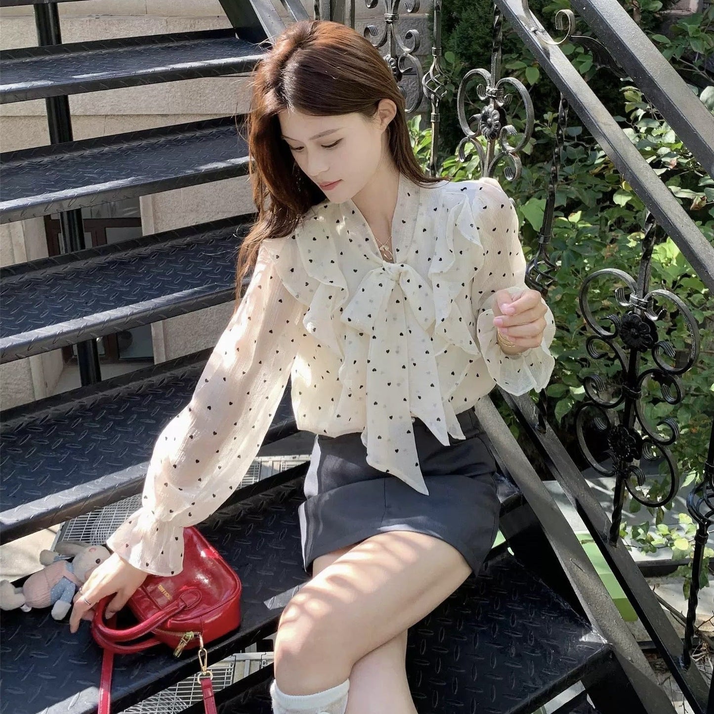 フリル付きボウタイ水玉ブラウス