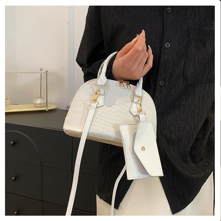 クロコダイル型押しレトロシェルバッグ