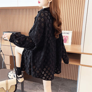 透かし柄シアー黒シャツ画像_横