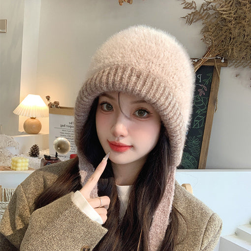 ふわふわ素材のニット帽