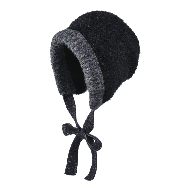 ふわふわ素材のニット帽