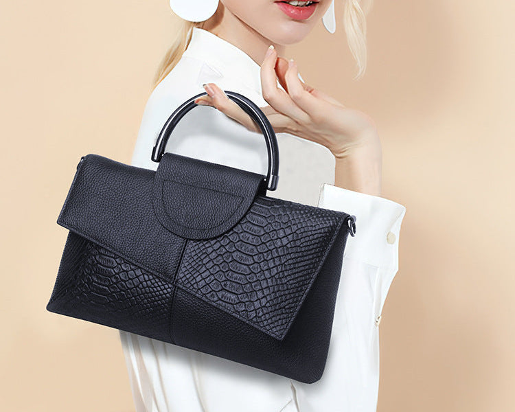 ハーフハンドルクラッチバッグ・斜め掛けOK