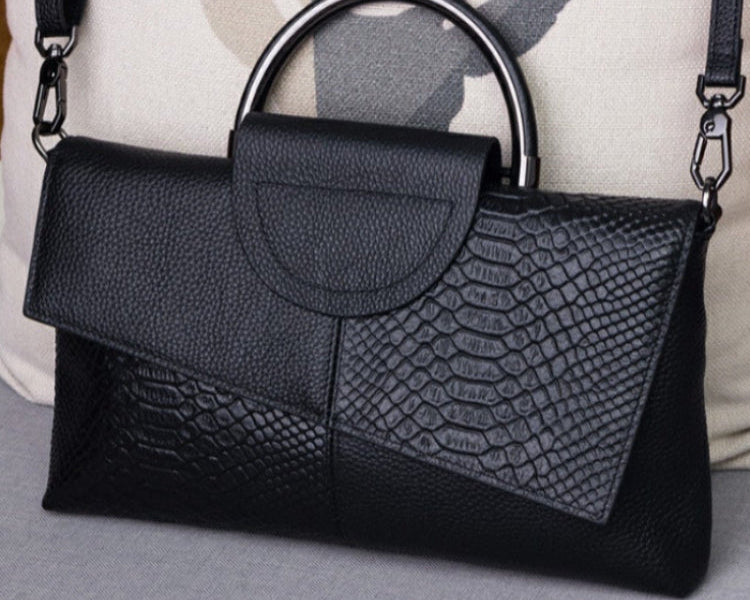 ハーフハンドルクラッチバッグ・斜め掛けOK