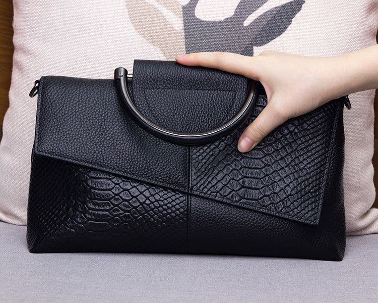 ハーフハンドルクラッチバッグ・斜め掛けOK