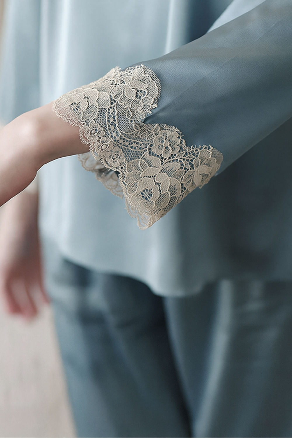 大人かわいい・サテン＆レースパジャマ