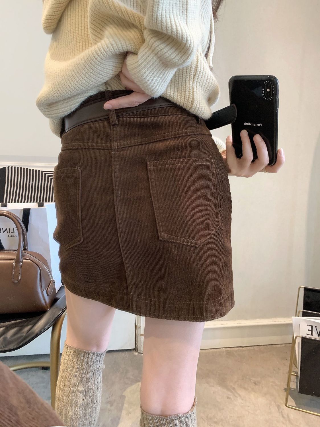 ハイウエストで脚長効果！ショート丈スカート