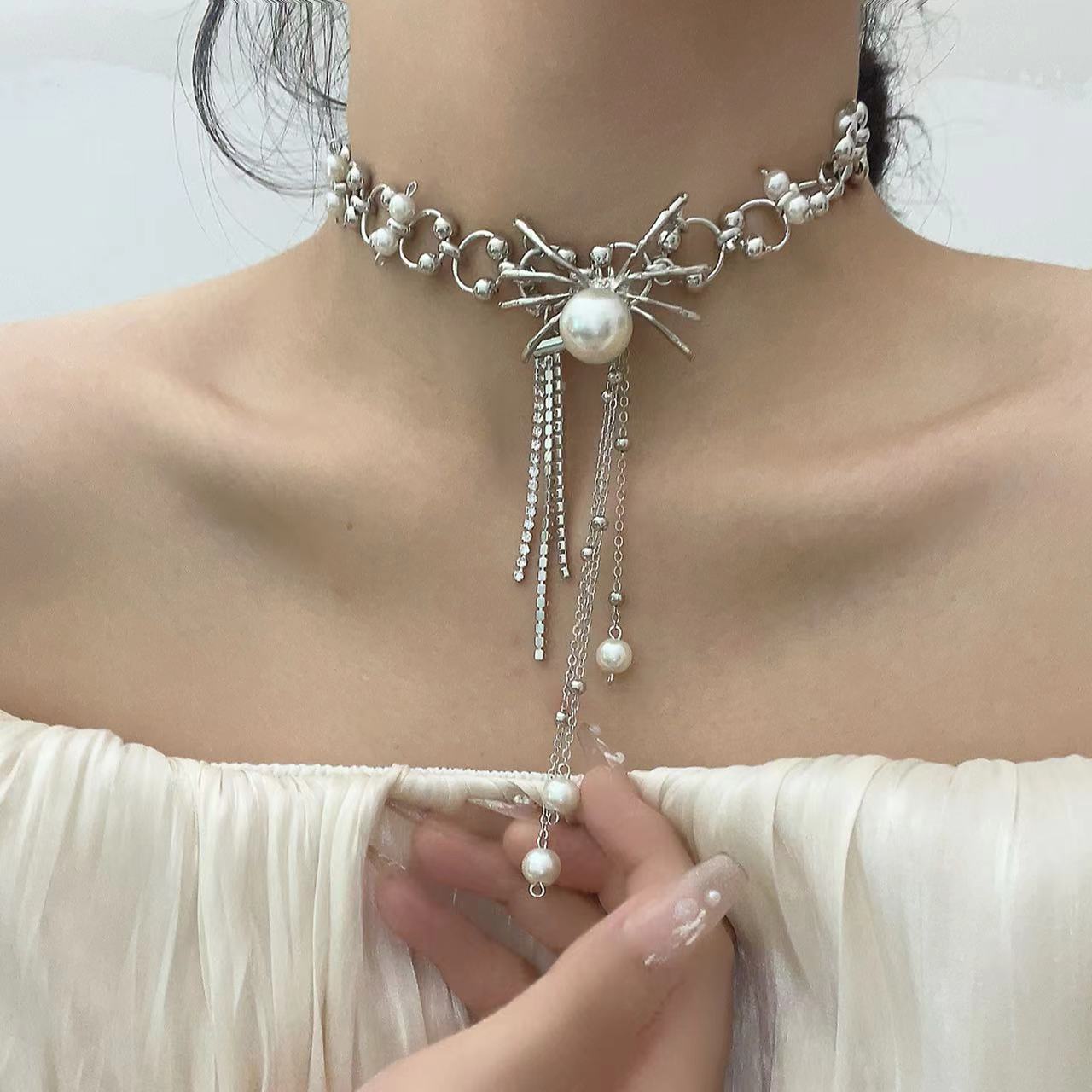 スパイダータッセルパールネックレスチョーカー