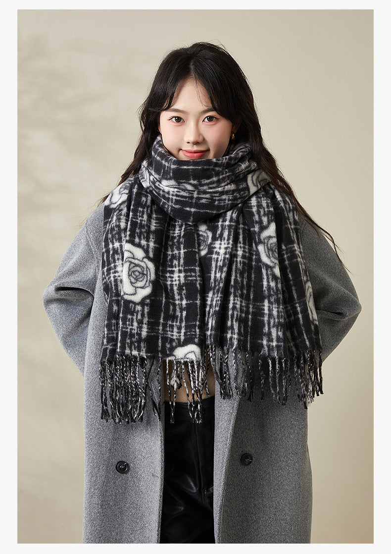 上質な花模様が魅せる カメリアストール