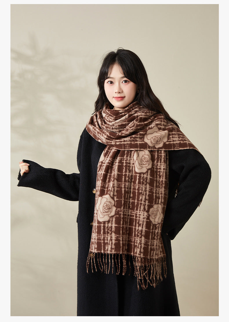 上質な花模様が魅せる カメリアストール