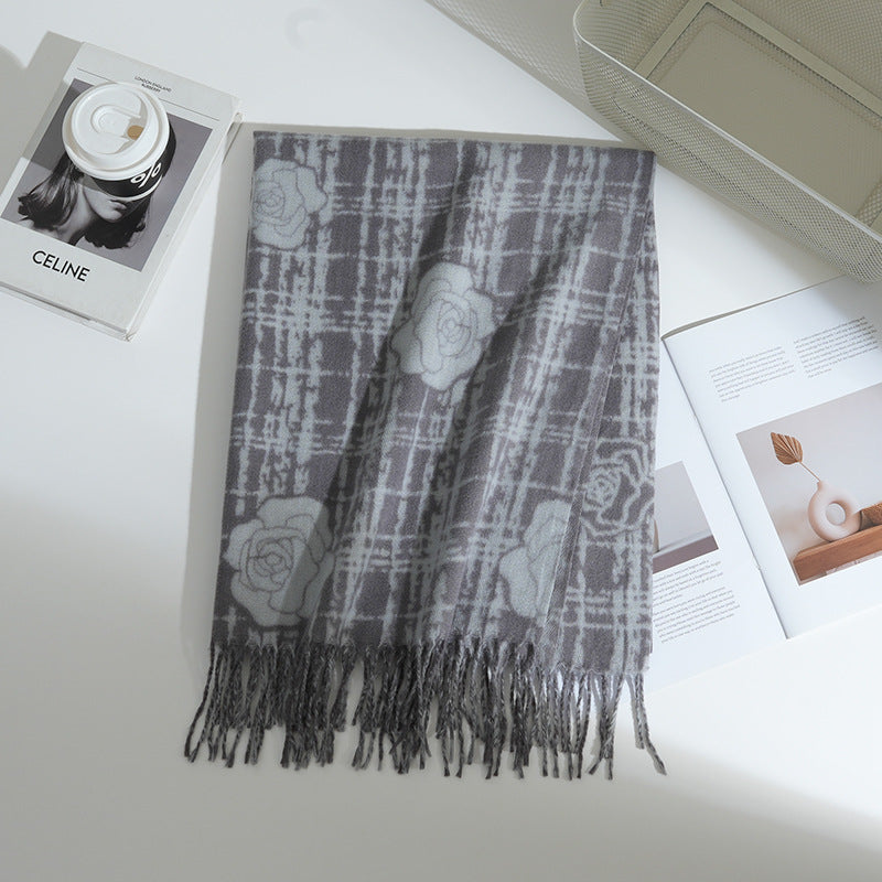 上質な花模様が魅せる カメリアストール