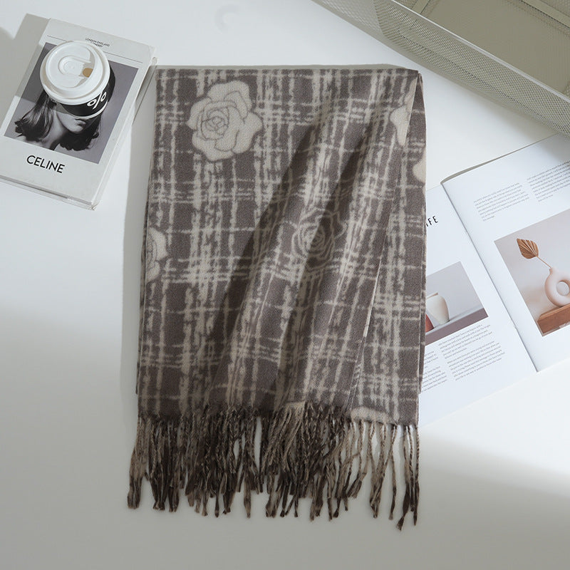 上質な花模様が魅せる カメリアストール