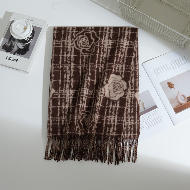 上質な花模様が魅せる カメリアストール