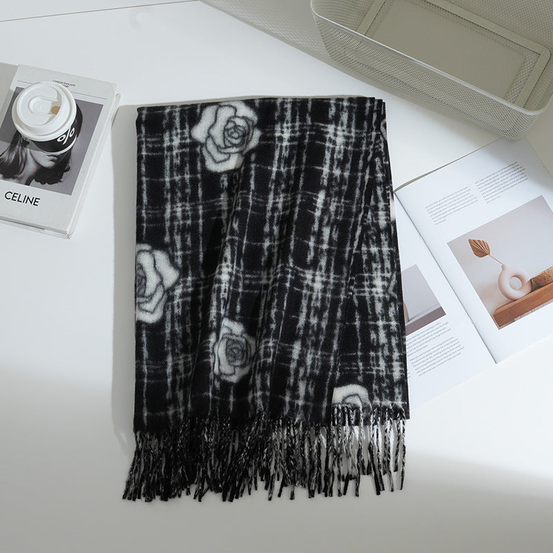 上質な花模様が魅せる カメリアストール