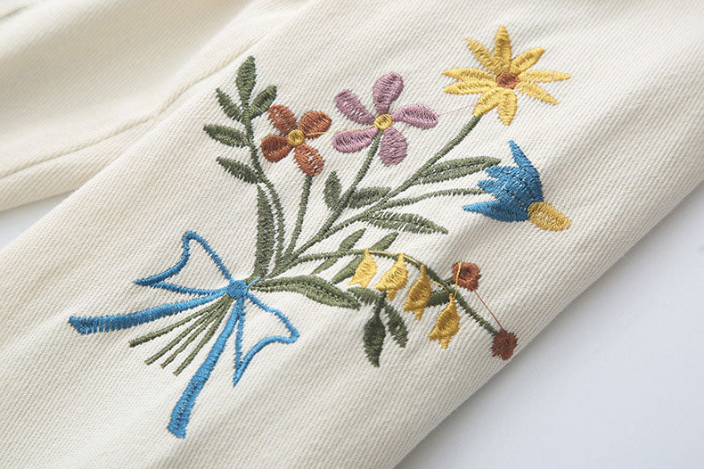 刺繍フラワーが可愛いデニムジャケット