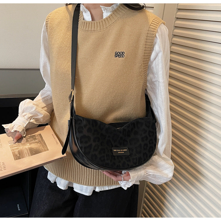 ハーフムーンミニショルダー