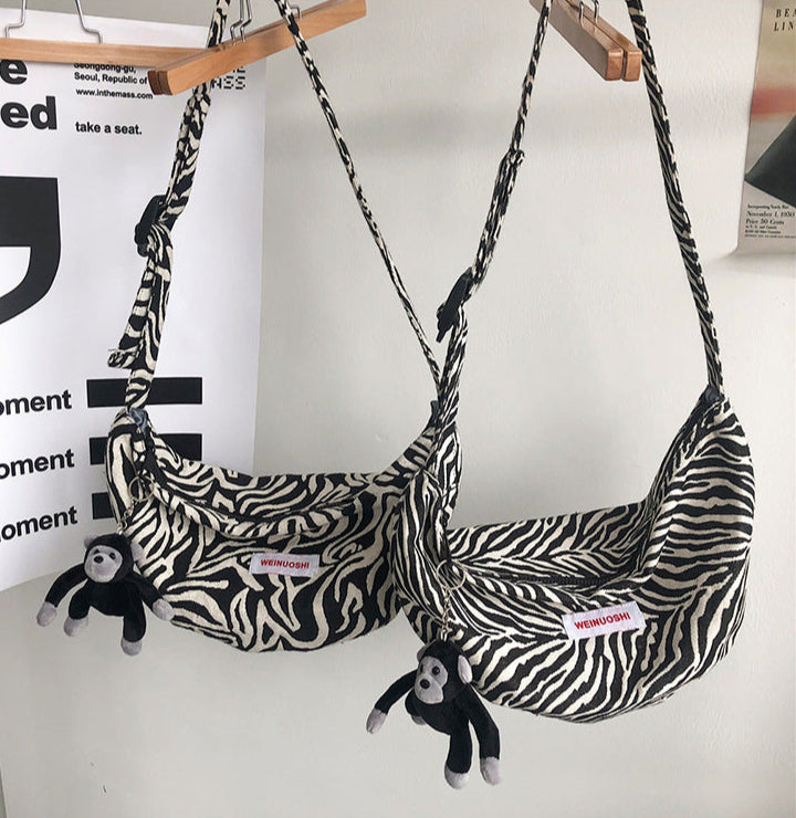 ゼブラ柄×メッセンジャーバッグ