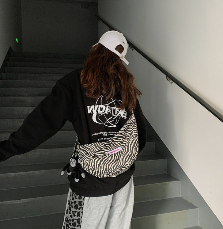 ゼブラ柄×メッセンジャーバッグ