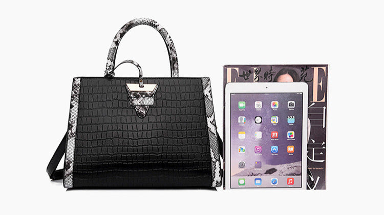 パイソン柄×ハンドバック