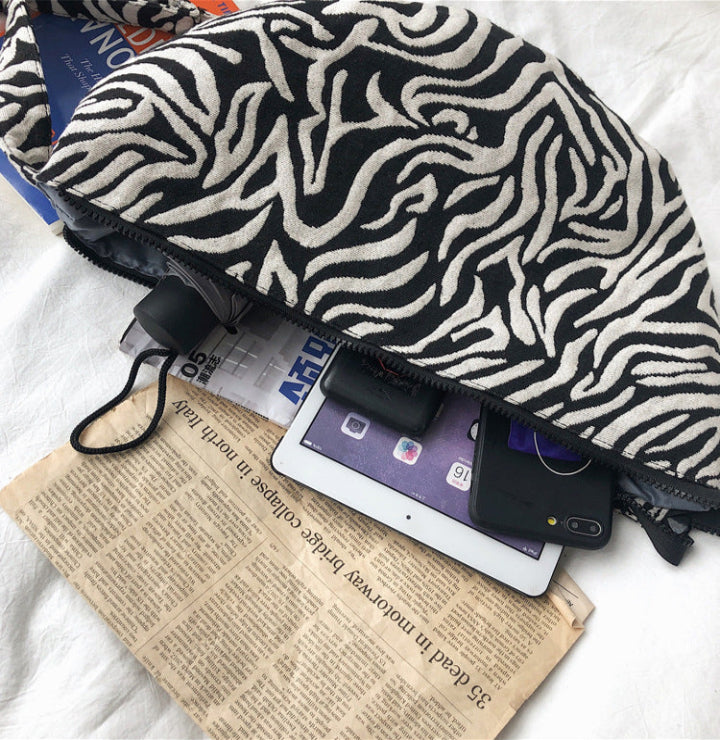 ゼブラ柄×メッセンジャーバッグ