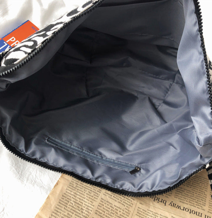 ゼブラ柄×メッセンジャーバッグ