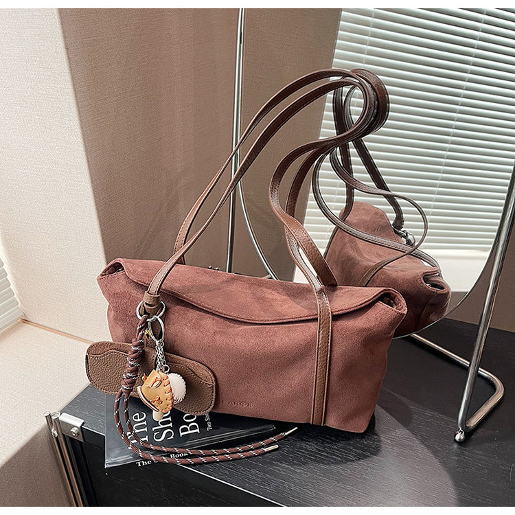 スエードタッチショルダーバッグ