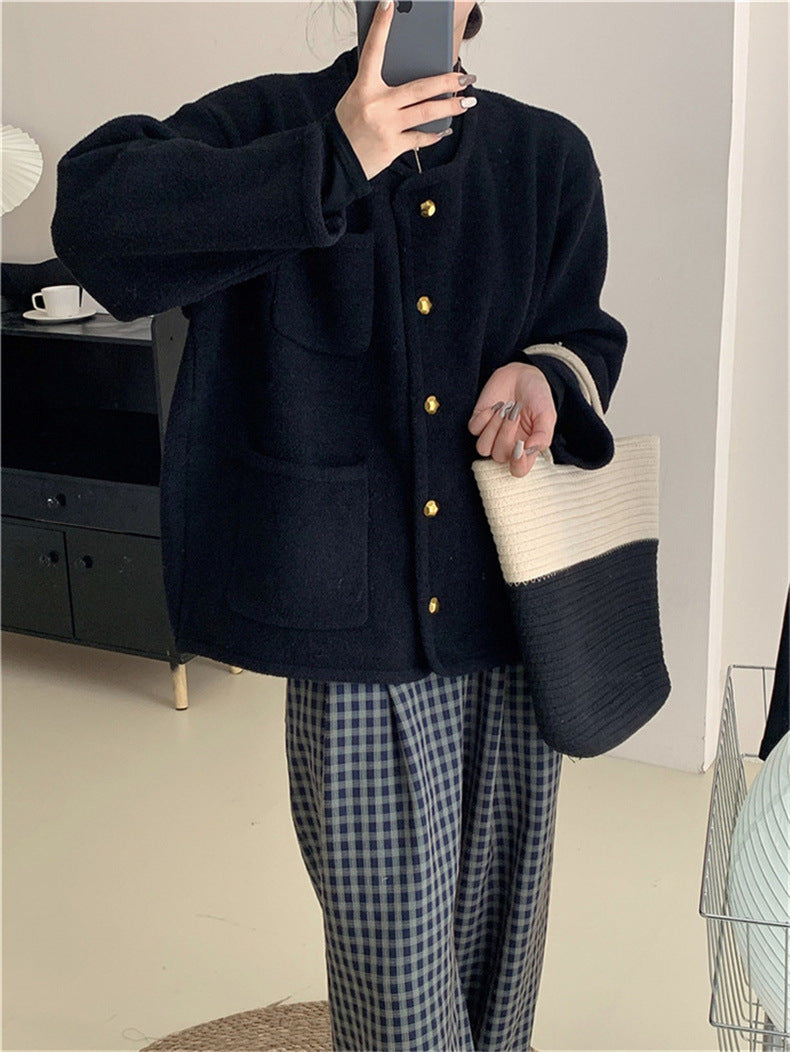 エレガントなスタイルのニットカーディガン