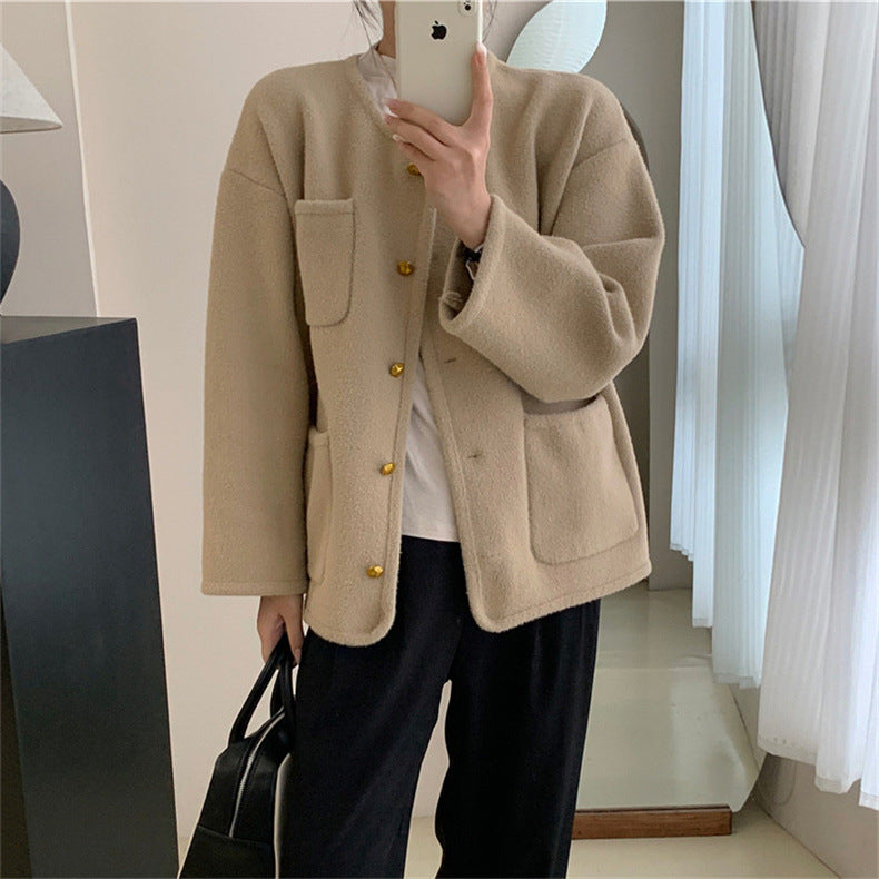 エレガントなスタイルのニットカーディガン