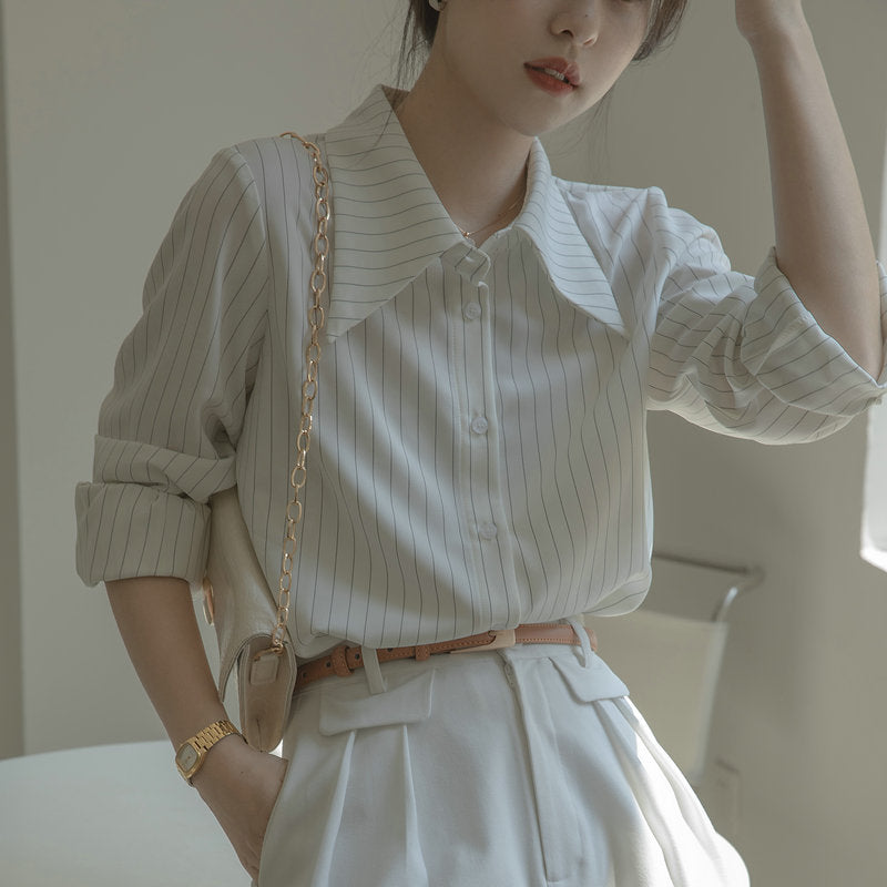 ストライプホワイトシャツ