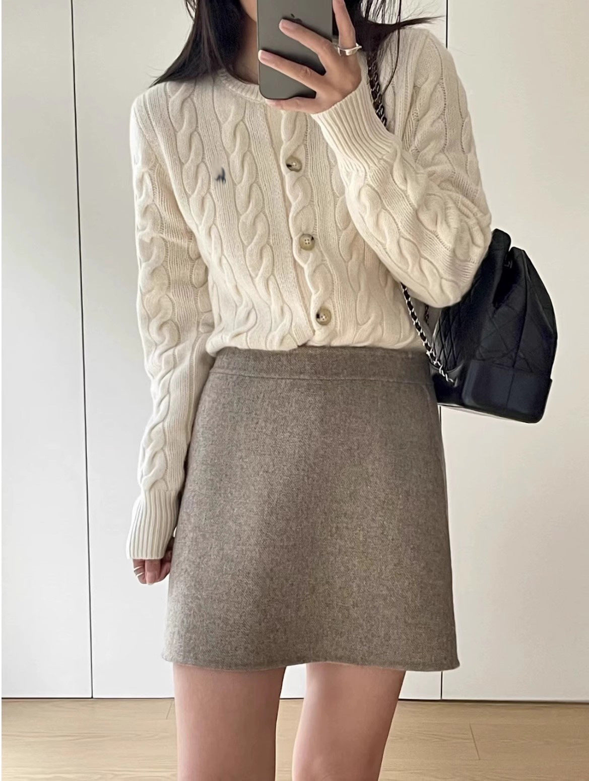 レトロなケーブルニットカーディガン