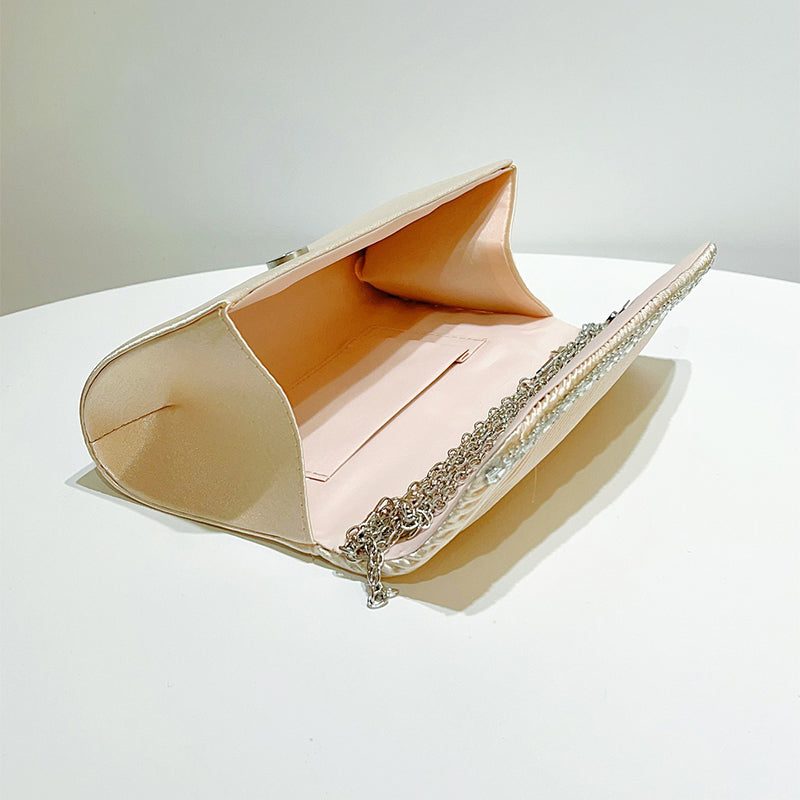 ビジュー輝くプリーツクラッチバッグ