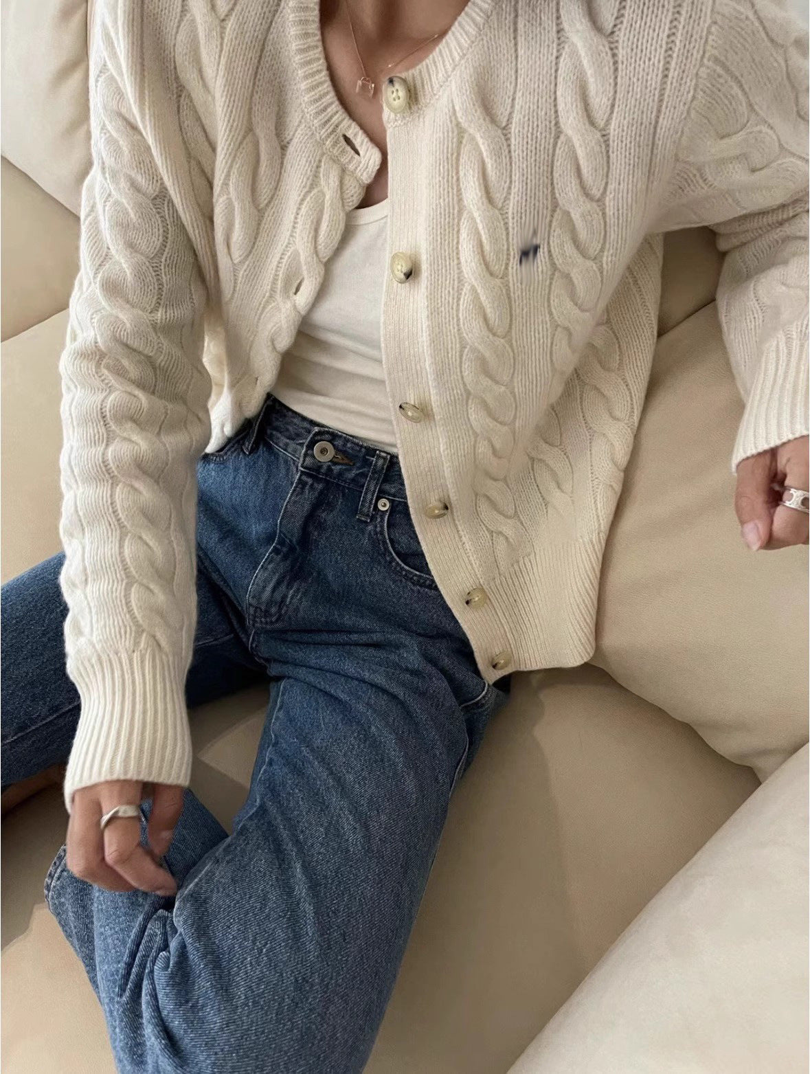 レトロなケーブルニットカーディガン