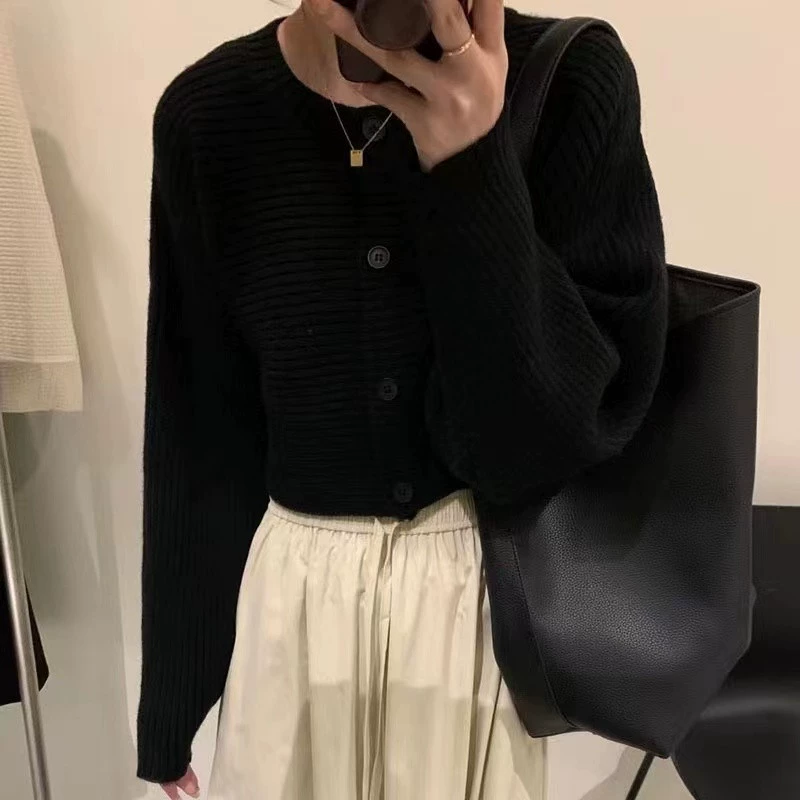 クロップドカーデ