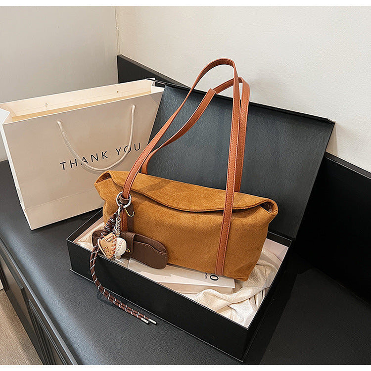 スエードタッチショルダーバッグ