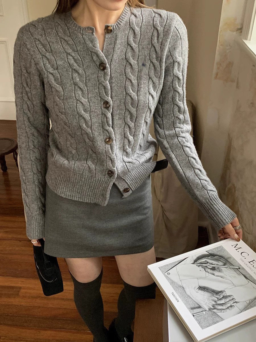 レトロなケーブルニットカーディガン