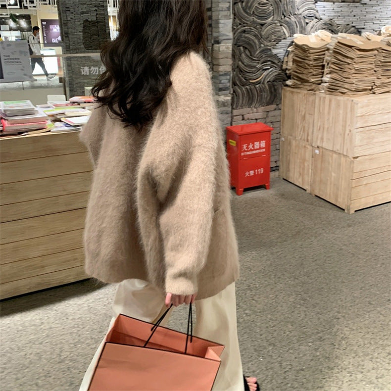 ミドル丈のゆったりカーディガン