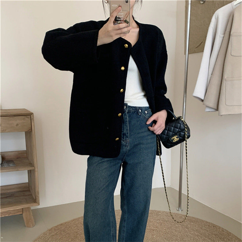 エレガントなスタイルのニットカーディガン