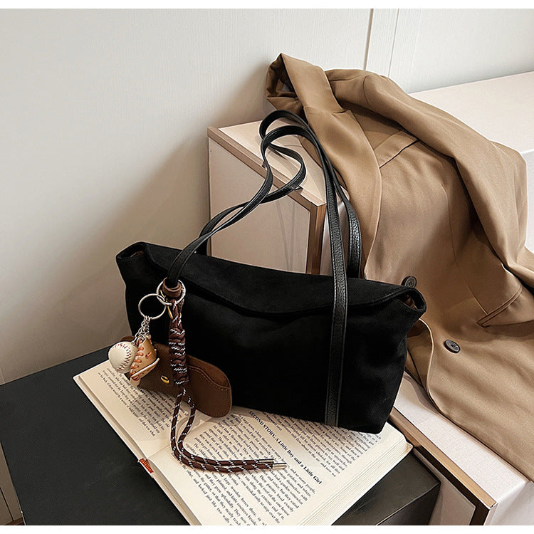 スエードタッチショルダーバッグ