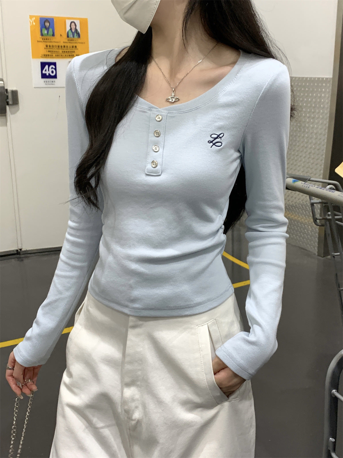もちもち ストレッチリブ VネックTシャツ