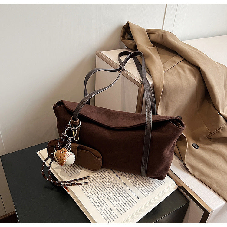 スエードタッチショルダーバッグ