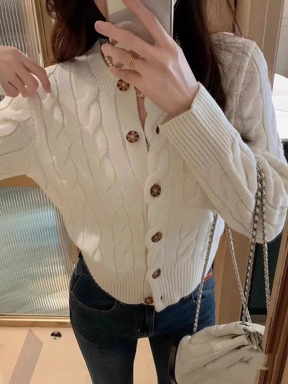 レトロなケーブルニットカーディガン