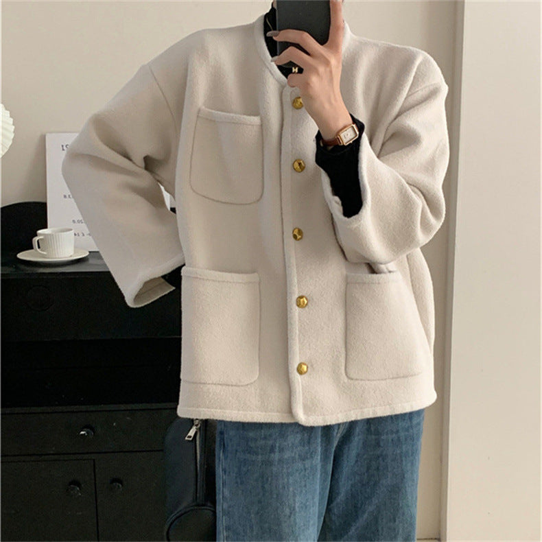 エレガントなスタイルのニットカーディガン