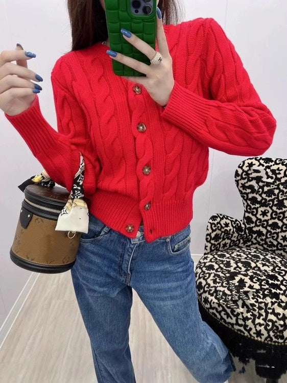 レトロなケーブルニットカーディガン