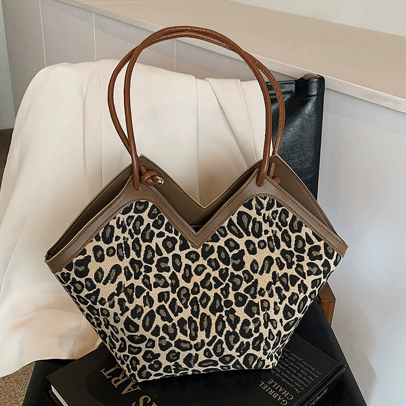 Vカット レオパード柄トートバッグ