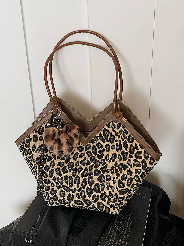 Vカット レオパード柄トートバッグ
